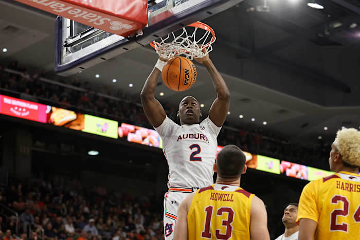 Nov 12, 2021; Auburn, Alabama, USA; Auburn Tigers forward Jaylin Williams (2) completes a dunk against the Louisiana Monroe Warhawks during the second half at Auburn Arena. Mandatory Credit: John Reed-USA TODAY Sports